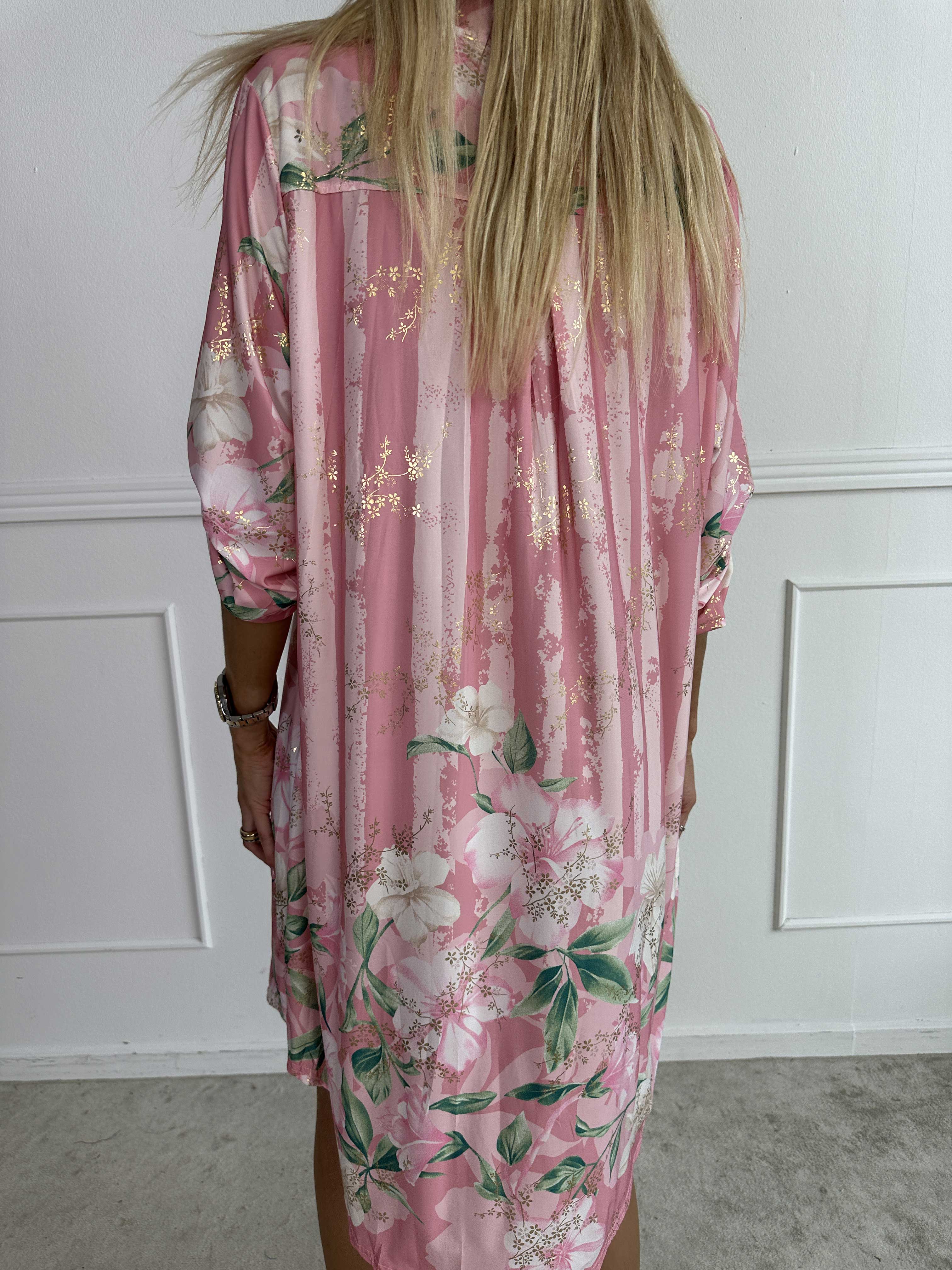 Ebba Floral Stripe Long - Elastisk blomstret kjole med guld detaljer